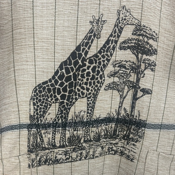 African Unisex Tan Woven Kikoy Short Sleeve Tunic with Giraffe Design - Picture 6 of 11